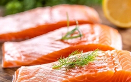 Cách rã đông cá hồi để ăn sống chuẩn nhất