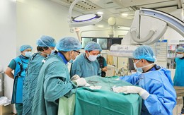 Người đàn ông 44 tuổi ở TPHCM ngưng tim lúc nửa đêm, thoát chết nhờ vợ nhanh trí làm việc này