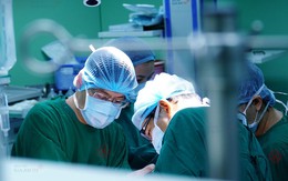 Người phụ nữ nhập viện vì sỏi lớn gây tắc mật và thoát vị thành bụng từ dấu hiệu nhiều người Việt bỏ qua