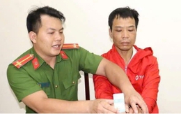 Bắt kẻ cưỡng đoạt sợi dây chuyền của bé gái trên đường đi học về