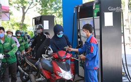Đề xuất giữ mức giảm 50% thuế bảo vệ môi trường với xăng dầu đến hết 2026: 'Túi tiền' người dân, doanh nghiệp và nền kinh tế được lợi thế nào?