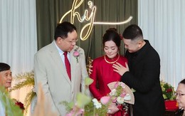 Ở vậy suốt 25 năm, mẹ được con trai ‘gả đi’ ở tuổi 53 làm nhiều người xúc động