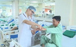 Người đàn ông 52 tuổi ở Phú Thọ đột quỵ ngay lúc uống rượu, người nhà nhanh trí làm việc này