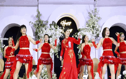 Mẹ cô dâu ở Quảng Trị mặc áo dài nhảy dân vũ 'cực sung' gây sốt mạng