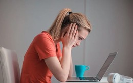 Hai tin nhắn trong điện thoại của chồng 'đánh sập' cuộc hôn nhân 6 năm