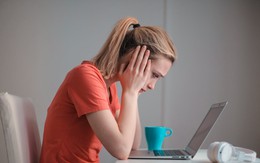 Bà nội về quê đúng dịp nghỉ hè, mẹ 3 con căng thẳng tột độ