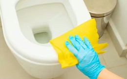 Tiết lộ 'vũ khí' diệt sạch vết ố vàng toilet, rẻ, dễ mua và dễ dùng