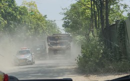 Xe trọng tải 'khủng' náo loạn đường Vân Trì (Hà Nội): Biển cấm 10 tấn vì sao không có tác dụng?
