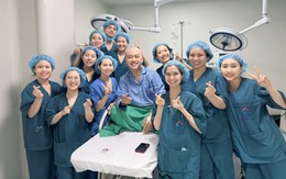 Tuấn Hưng cạo đầu cầu sức khỏe cho mẹ, sau đó nhập viện phẫu thuật khiến fan xót xa
