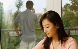 Biết vợ có tiền riêng, chồng âm thầm gửi tiền hàng tháng cho mẹ đẻ... giữ hộ