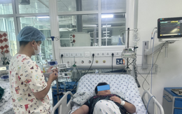 Nặng gấp đôi các bạn cùng trang lứa, bé trai nguy kịch sau vài ngày sốt