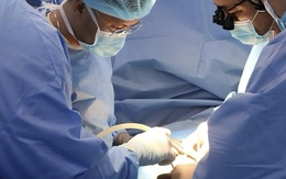 Mẹ hiến tạng cứu con gái 11 tuổi suy thận giai đoạn cuối