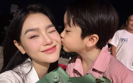 'Dịu dàng màu nắng' đóng máy, dàn diễn viên xinh đẹp rời phim, đạo diễn Quốc Việt nói gì?