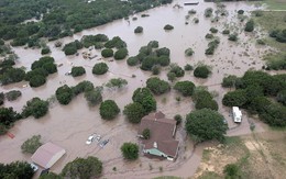 Texas hoang tàn sau trận lũ lịch sử
