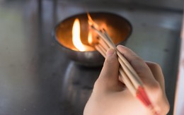 Khung giờ đẹp thắp hương Rằm tháng 6 âm lịch 2025 và 3 thứ không nên đặt trên bàn thờ ngày Rằm để đón tài lộc về nhà