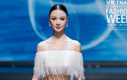 Một Á hậu muốn lấn sân sang làm người mẫu