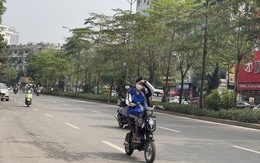 Hàng triệu người dân Hà Nội và miền Bắc ngán ngẩm kiểu thời tiết khó chịu kéo dài những ngày tới