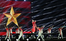 Tùng Dương gây sốt với 'Câu chuyện hoà bình' ở Concert quốc gia