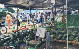 Hà Nội tồn tại 85 chợ tạm, chợ cóc, nguy cơ mất an toàn vệ sinh thực phẩm, an toàn giao thông