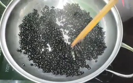 Đậu đen đang giá rẻ bèo có nhiều ở chợ Việt, làm nước uống giải nhiệt, thải độc và giảm cân theo cách sau cực tốt cho ngày hè
