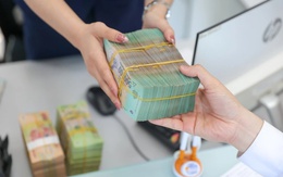 Xuất hiện ngân hàng có lãi suất 12 tháng cao tới hơn 7,2%: Gửi tiết kiệm 300 triệu đồng nhận tối đa bao nhiêu tiền lãi?