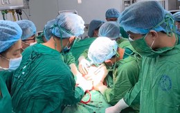 Căng não chạy đua với thời gian cứu mẹ con sản phụ nặng 178kg, mắc nhiều bệnh lý nguy hiểm