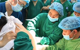 Mổ cấp cứu lấy thai cho người phụ nữ nặng 178kg