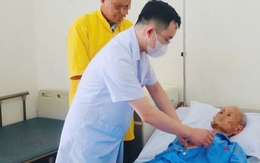 Cụ ông 96 tuổi suýt mất mạng sau khi bị ngã ở nhà