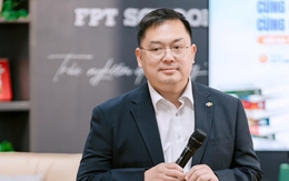 Hành trình 'sống hết mình, học đến cùng' của ông Hoàng Nam Tiến