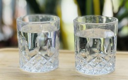 Bạn cần uống bao nhiêu cốc nước mỗi ngày để thận hoạt động tốt?
