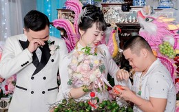 Cô dâu òa khóc khi anh trai bị bệnh Down tặng vàng cưới, dặn ‘đừng rửa bát nhiều’