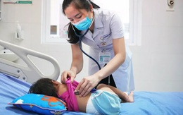 Bé 21 tháng tuổi ở Quảng Ninh hôn mê vì rắn cắn: Bác sĩ khuyến cáo thận trọng với vết cắn gần như không nhìn thấy