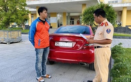 Xử phạt nam thanh niên lái ô tô kéo xe tự chế chạy trên phố để quay TikTok