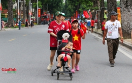 Hàng ngàn người dân xếp hàng từ sớm, lựa chỗ đẹp để xem hợp luyện diễu binh, diễu hành kỷ niệm Quốc khánh 2/9