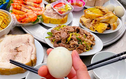 Nàng dâu Nam Bộ lần đầu ăn cỗ cưới ở miền Bắc, bất ngờ thấy món lạ trên mâm