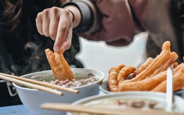 Ăn phở có nên thêm quẩy? Câu chuyện đằng sau thói quen ăn phở kèm quẩy