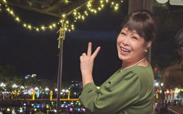 Không son phấn, NSND Hồng Vân vẫn rạng rỡ ở tuổi 59
