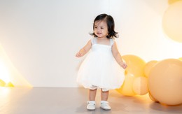 Cưng xỉu khoảnh khắc đáng yêu con gái Đông Nhi – Ông Cao Thắng tròn 1 tuổi