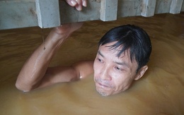 Nước sông Mã ồ ạt đổ vào nhà dân
