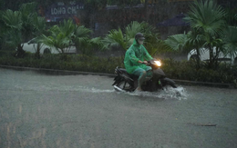 Vì sao bão số 5 vào miền Trung nhưng Hà Nội lại có cường suất mưa rất lớn?