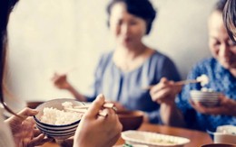 Con dâu cả thay đổi không ngờ khi nghe tin mẹ chồng bán đất ở quê