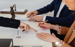 Chồng ngoại tình, tậu nhà và xe cho ‘tiểu tam’: Vợ có quyền đòi lại?