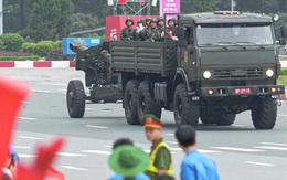 Xe pháo, tên lửa tiến vào trung tâm Hà Nội trước giờ sơ duyệt diễu binh A80