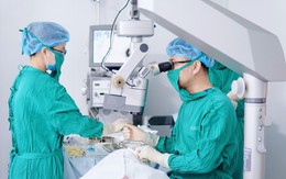 Phẫu thuật thành công cho bệnh nhân 62 tuổi bị đục thủy tinh thể và cườm nước nặng không còn đáp ứng điều trị nội khoa