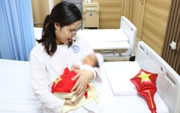 Điều kỳ diệu từ y học: Bé gái chào đời từ phôi thai trữ đông 11 năm tại Bệnh viện Phụ sản Trung ương