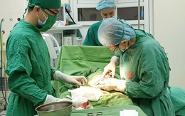 Mẹ con sản phụ bị rau bong non nguy hiểm: Đừng bỏ qua dấu hiệu bất thường này!