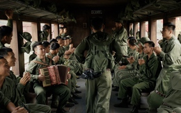 Khoảnh khắc khóc cười của phim 'Mưa đỏ': Khi bom đạn không thể ngăn tiếng cười lạc quan của người chiến sĩ