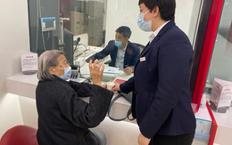 Làm lại thẻ ATM cũ, người phụ nữ đột nhiên thấy số tiền 1,7 tỷ đồng xuất hiện trong tài khoản: Hé lộ nguồn gốc của số tiền sau khi điều tra
