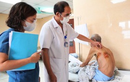 Người đàn ông nhập viện do tự làm điều này chữa zona thần kinh