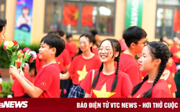 Sắc cờ hoa rực rỡ khắp sân trường, lớp học mừng đại lễ Quốc khánh 2/9